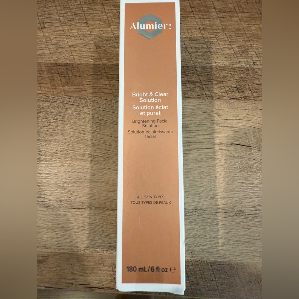 Alumier MD BRIGHT & CLEAR SOLUTION